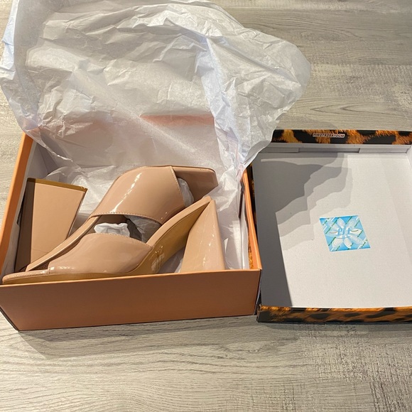 NWT Miss Lola Square Toe Triangle  Heel Mules 8.5 - Picture 11 of 11